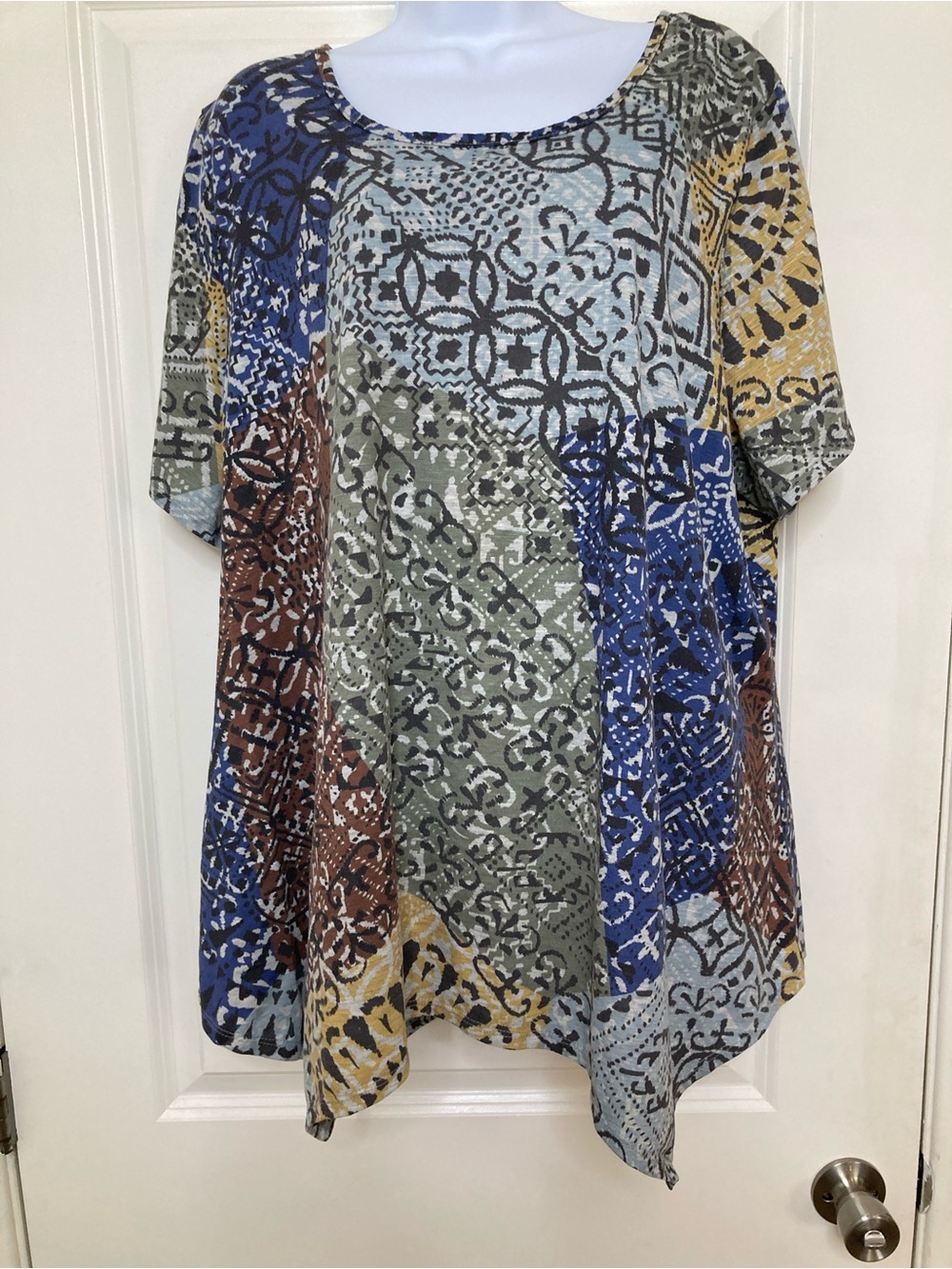 Avenue Size 22/24 Floral Patchwork Boho Peasant  Asymmetrical Shirt Lace Back